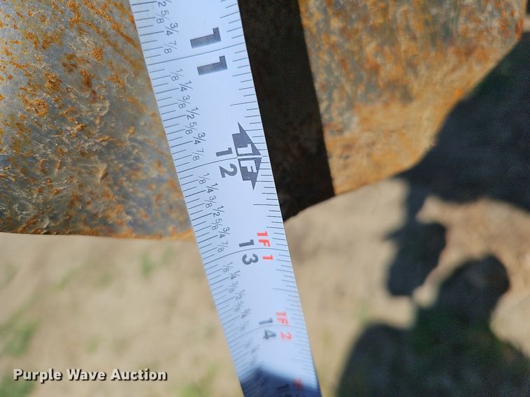 image for item DO2827 Kinze 2500  split row no-till planter