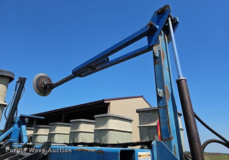 image for item DO2827 Kinze 2500  split row no-till planter