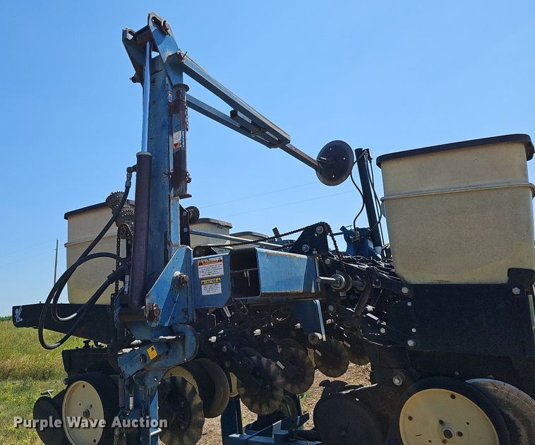 image for item DO2827 Kinze 2500  split row no-till planter