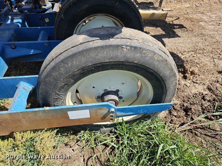 image for item DO2827 Kinze 2500  split row no-till planter