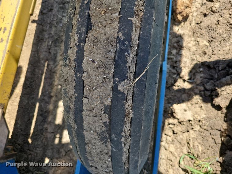 image for item DO2827 Kinze 2500  split row no-till planter