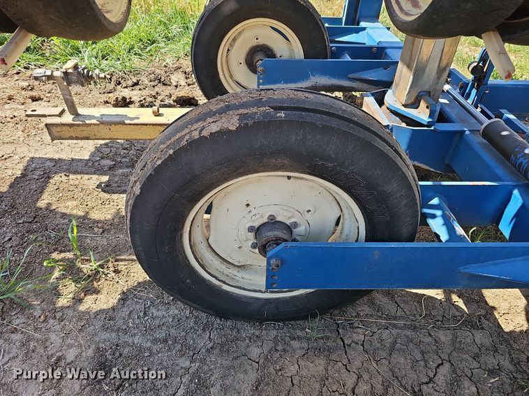 image for item DO2827 Kinze 2500  split row no-till planter