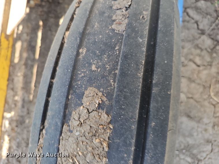 image for item DO2827 Kinze 2500  split row no-till planter