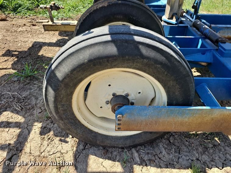 image for item DO2827 Kinze 2500  split row no-till planter