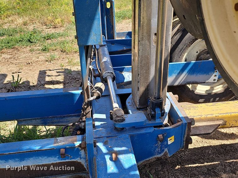 image for item DO2827 Kinze 2500  split row no-till planter