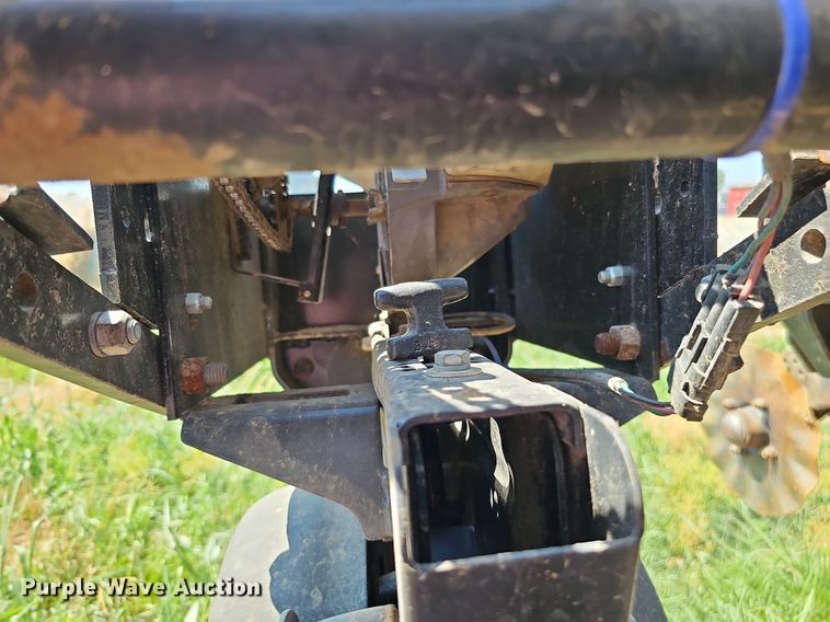 image for item DO2827 Kinze 2500  split row no-till planter