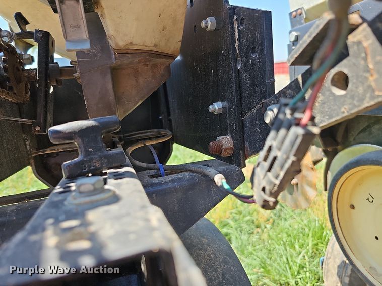 image for item DO2827 Kinze 2500  split row no-till planter