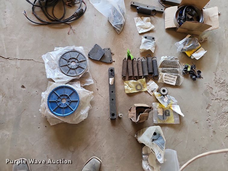 image for item DO2827 Kinze 2500  split row no-till planter