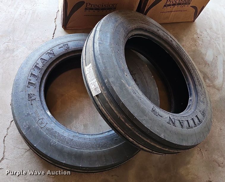 image for item DO2827 Kinze 2500  split row no-till planter