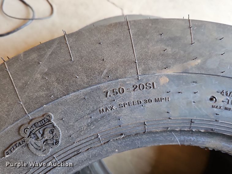 image for item DO2827 Kinze 2500  split row no-till planter