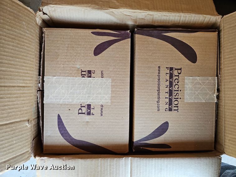 image for item DO2827 Kinze 2500  split row no-till planter