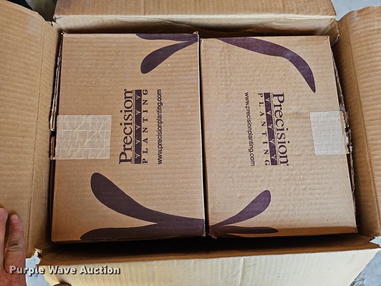 image for item DO2827 Kinze 2500  split row no-till planter