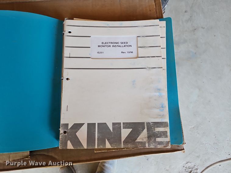 image for item DO2827 Kinze 2500  split row no-till planter