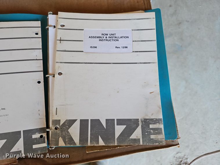 image for item DO2827 Kinze 2500  split row no-till planter