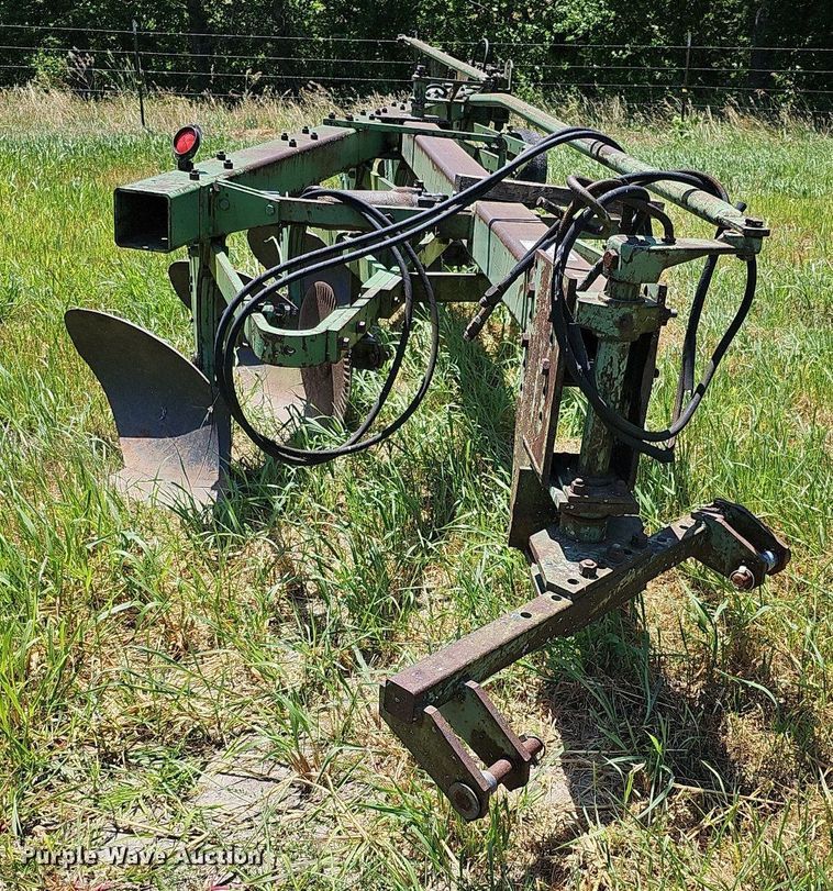 image for item DO2829 John Deere F1350/1450  six bottom plow