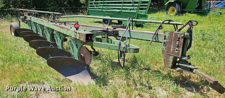 image for item DO2829 John Deere F1350/1450  six bottom plow