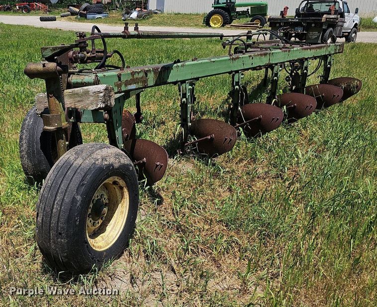 image for item DO2829 John Deere F1350/1450  six bottom plow