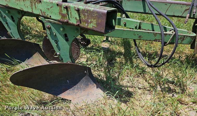 image for item DO2829 John Deere F1350/1450  six bottom plow