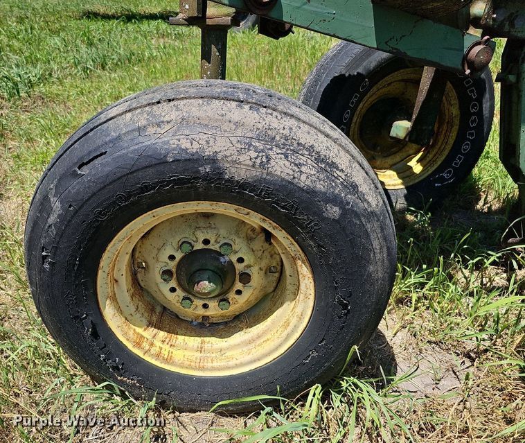 image for item DO2829 John Deere F1350/1450  six bottom plow