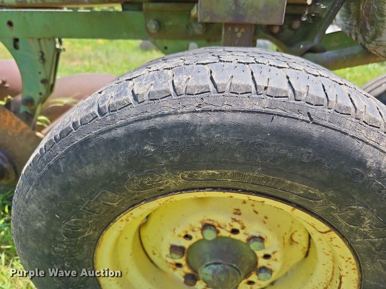 image for item DO2829 John Deere F1350/1450  six bottom plow