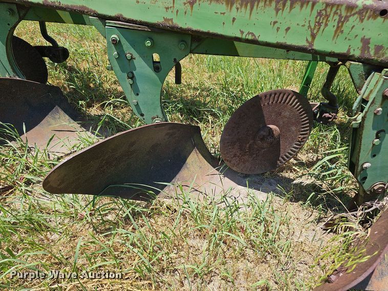 image for item DO2829 John Deere F1350/1450  six bottom plow