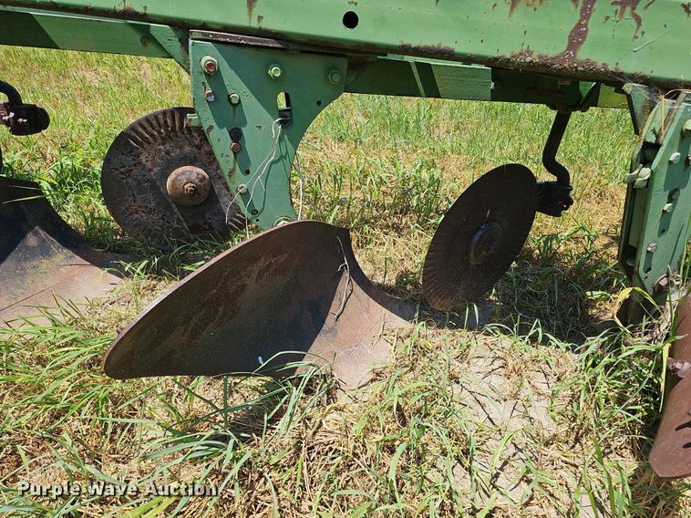 image for item DO2829 John Deere F1350/1450  six bottom plow