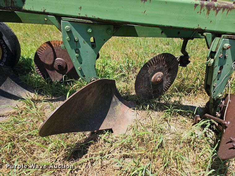 image for item DO2829 John Deere F1350/1450  six bottom plow