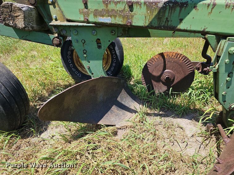 image for item DO2829 John Deere F1350/1450  six bottom plow