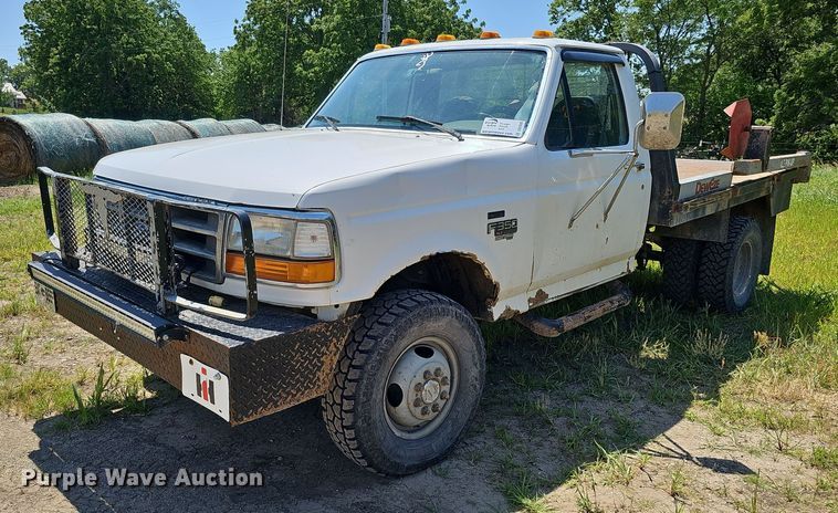 image for item DO2830 1997 Ford F350 XLT  bale bed pickup truck