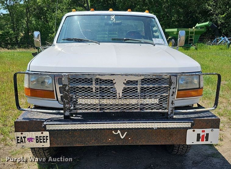 image for item DO2830 1997 Ford F350 XLT  bale bed pickup truck