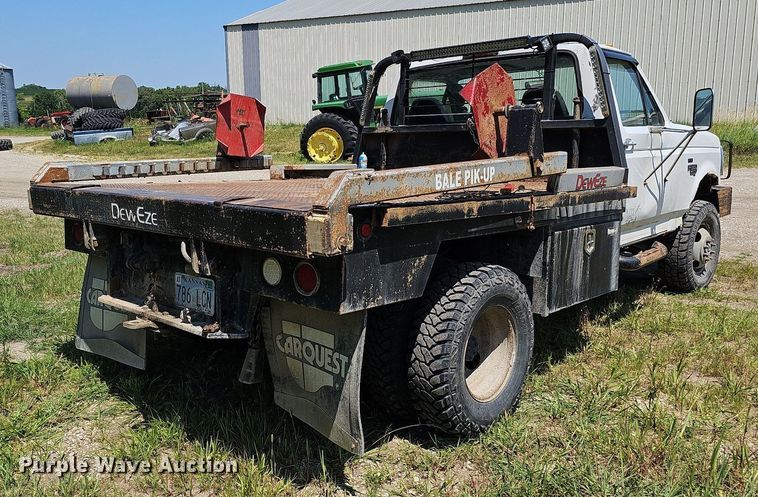 image for item DO2830 1997 Ford F350 XLT  bale bed pickup truck