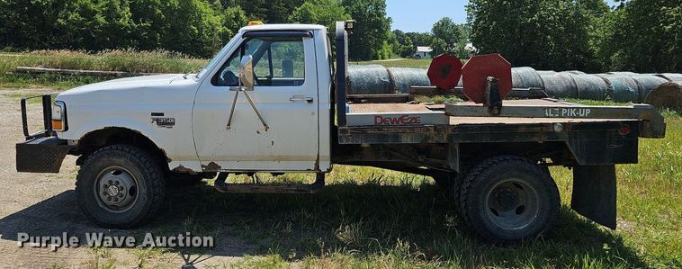 image for item DO2830 1997 Ford F350 XLT  bale bed pickup truck