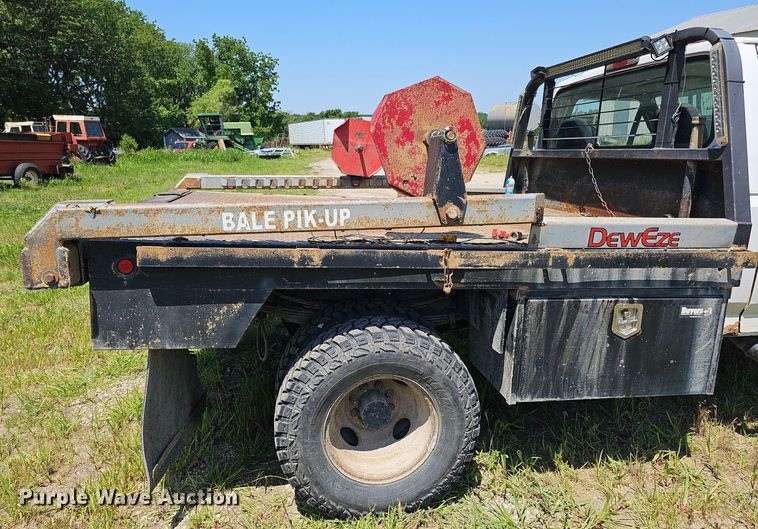 image for item DO2830 1997 Ford F350 XLT  bale bed pickup truck