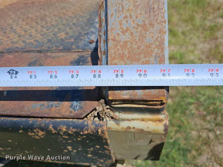 image for item DO2830 1997 Ford F350 XLT  bale bed pickup truck