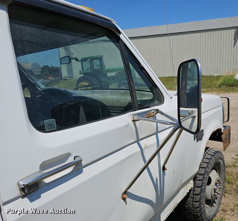 image for item DO2830 1997 Ford F350 XLT  bale bed pickup truck