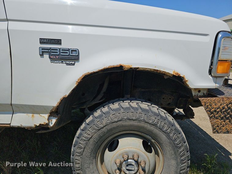 image for item DO2830 1997 Ford F350 XLT  bale bed pickup truck