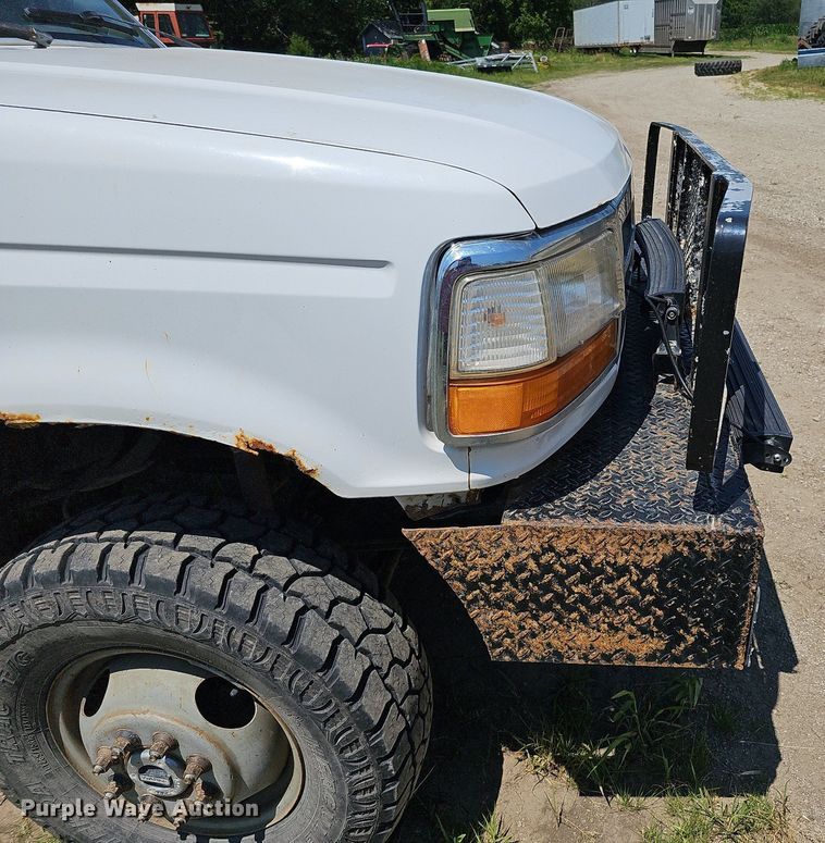 image for item DO2830 1997 Ford F350 XLT  bale bed pickup truck