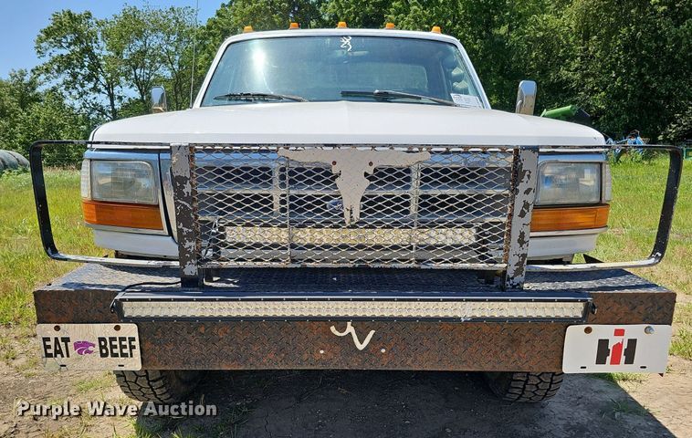image for item DO2830 1997 Ford F350 XLT  bale bed pickup truck