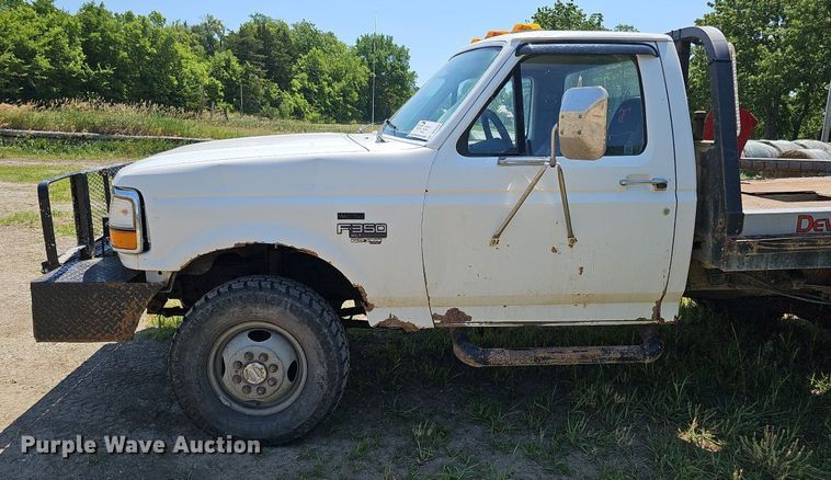 image for item DO2830 1997 Ford F350 XLT  bale bed pickup truck