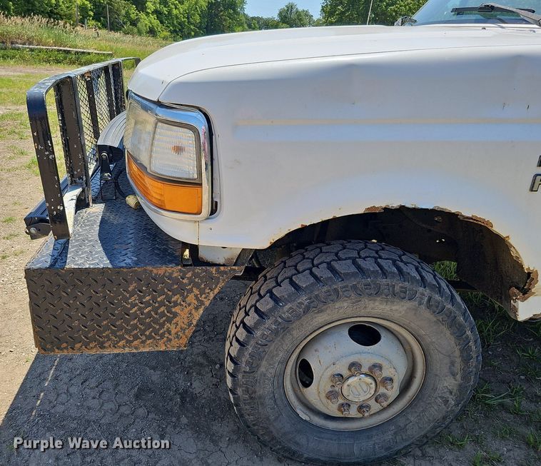 image for item DO2830 1997 Ford F350 XLT  bale bed pickup truck