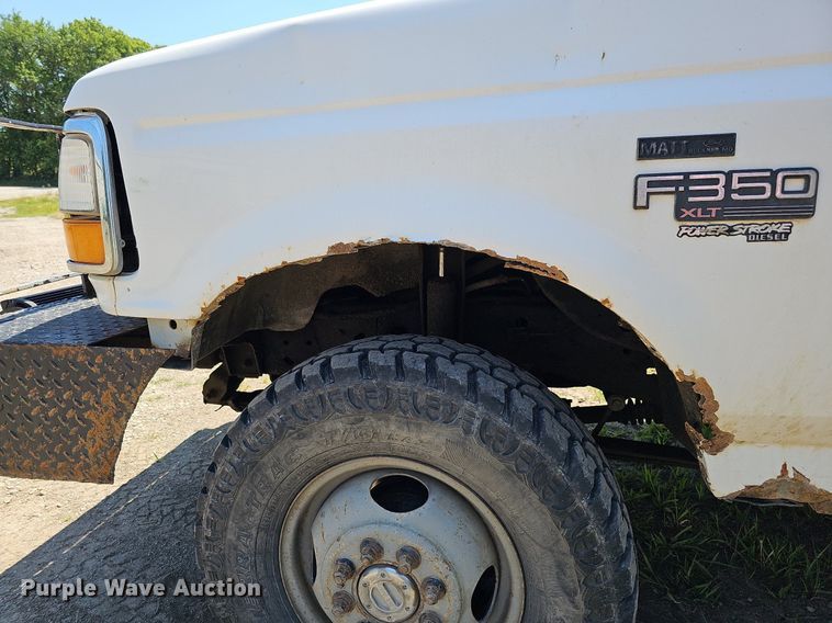 image for item DO2830 1997 Ford F350 XLT  bale bed pickup truck