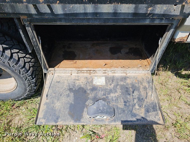 image for item DO2830 1997 Ford F350 XLT  bale bed pickup truck