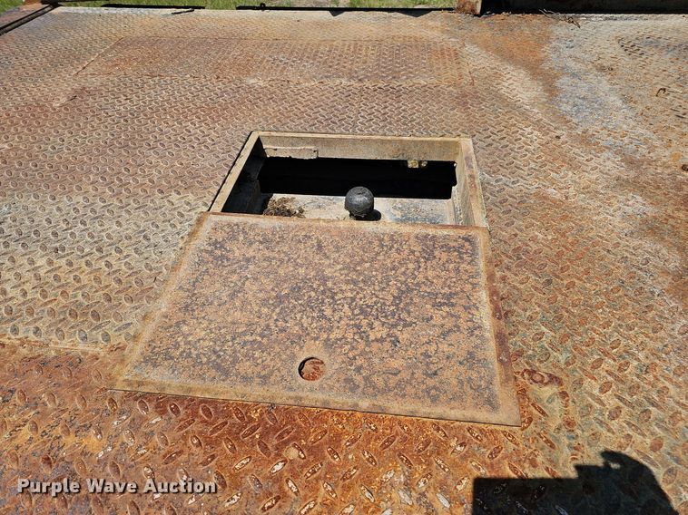 image for item DO2830 1997 Ford F350 XLT  bale bed pickup truck