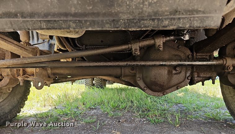 image for item DO2830 1997 Ford F350 XLT  bale bed pickup truck