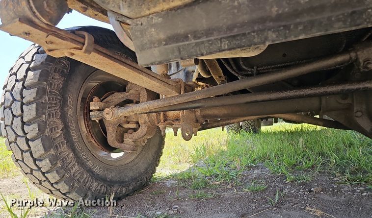 image for item DO2830 1997 Ford F350 XLT  bale bed pickup truck