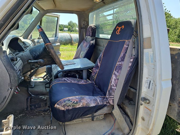 image for item DO2830 1997 Ford F350 XLT  bale bed pickup truck