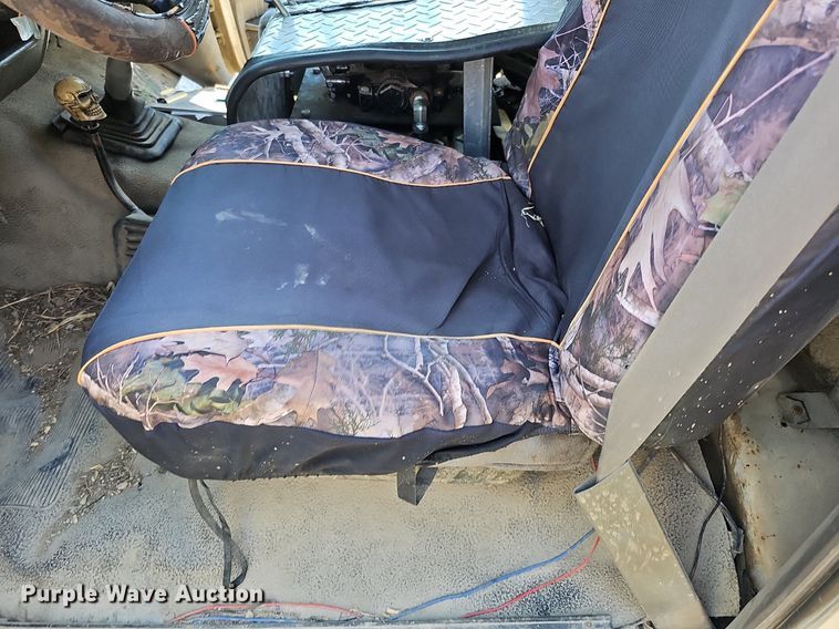 image for item DO2830 1997 Ford F350 XLT  bale bed pickup truck