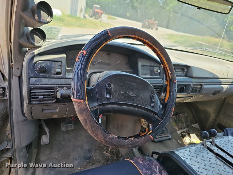 image for item DO2830 1997 Ford F350 XLT  bale bed pickup truck