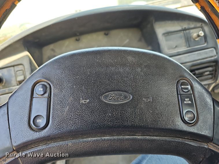 image for item DO2830 1997 Ford F350 XLT  bale bed pickup truck