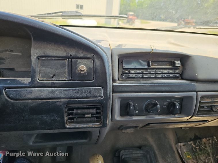 image for item DO2830 1997 Ford F350 XLT  bale bed pickup truck